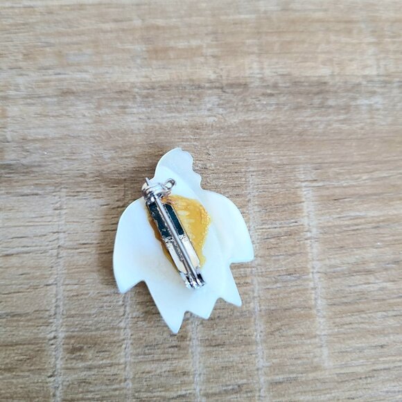 Vintage mother of pearl turtle brooch. - Picture 3 of 3